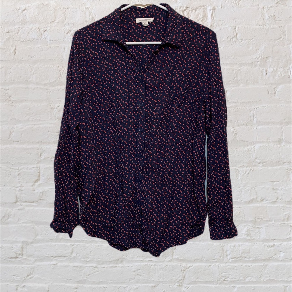 Beachlunchlounge Navy button down w/ hearts, large - Picture 1 of 7
